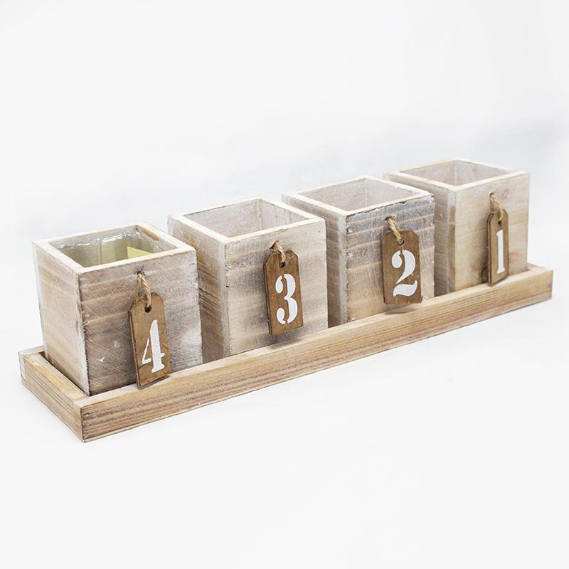 Base de Madeira C/ 4 Cubos numerados  38 x10cm