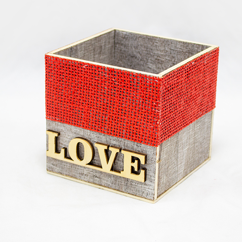 Caixa de Madeira LOVE 11 x 11cm Vermelha e natural