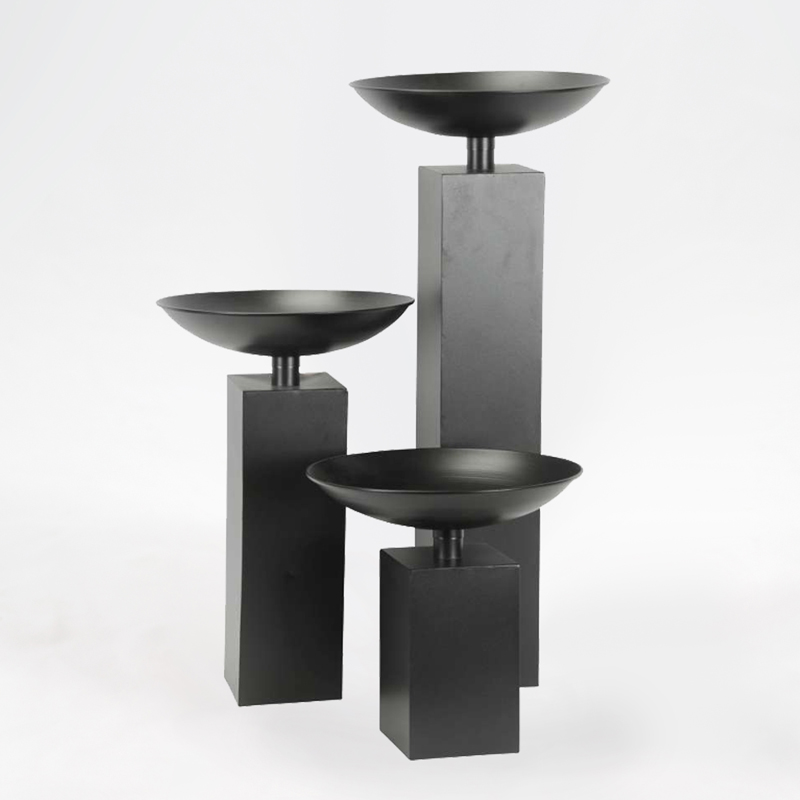 Conjunto de taças metálicas com pilar em madeira - 90cm