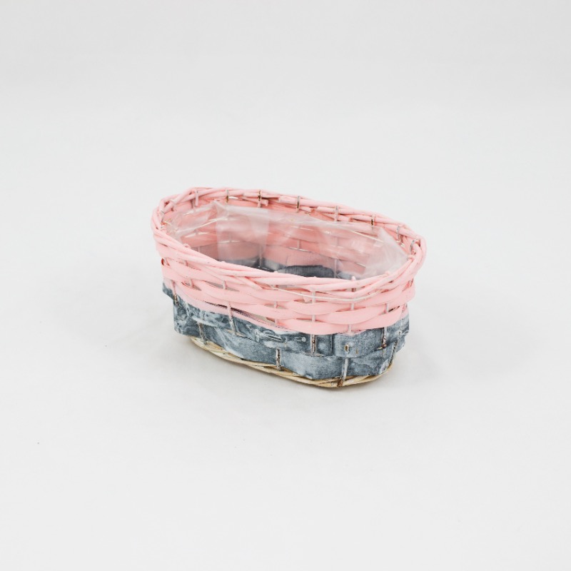 Cesto de verga colorido de forma oval