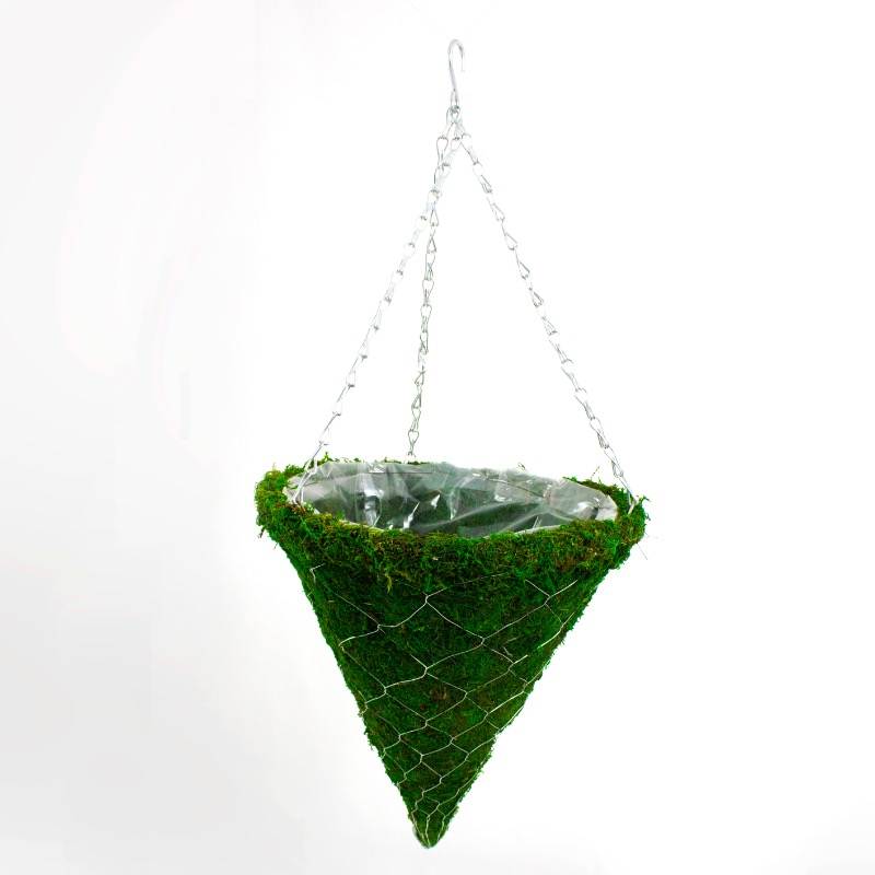 Cesto cónico suspenso decorado com musgo
