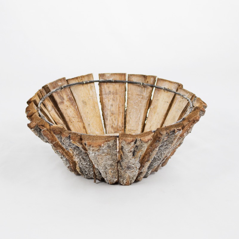 Base em casca de madeira em forma de taça