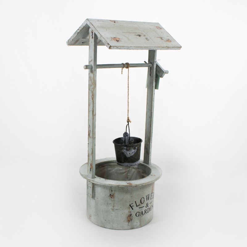 Poço em madeira com gravação e balde