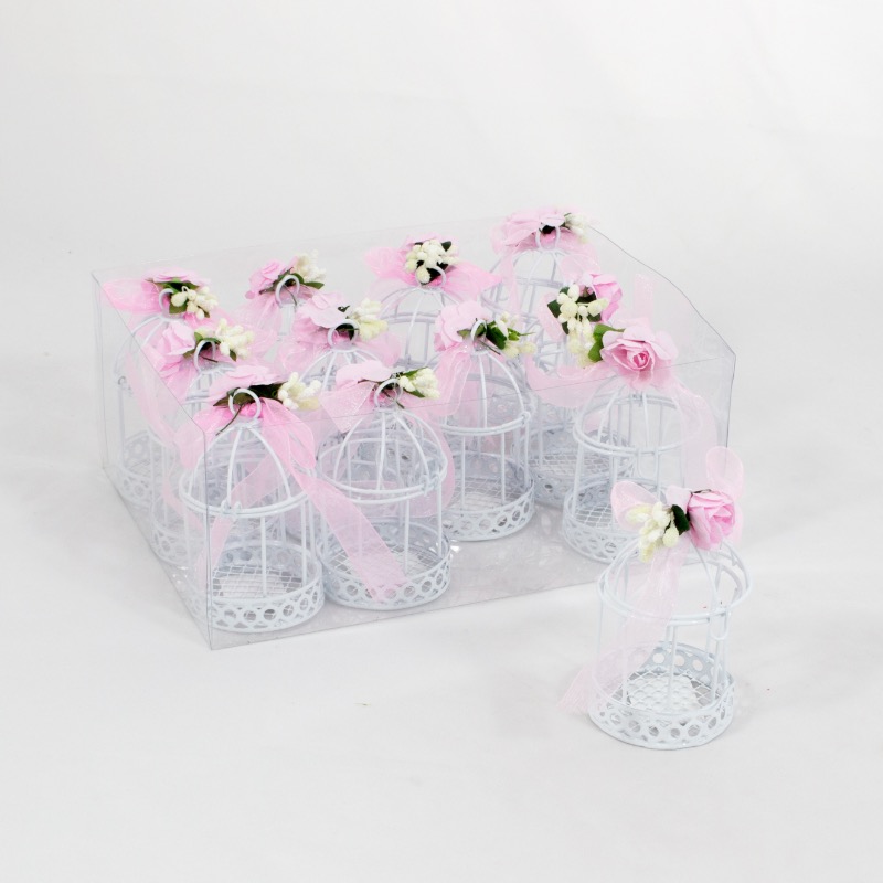 Gaiola metálica decorada com arranjo