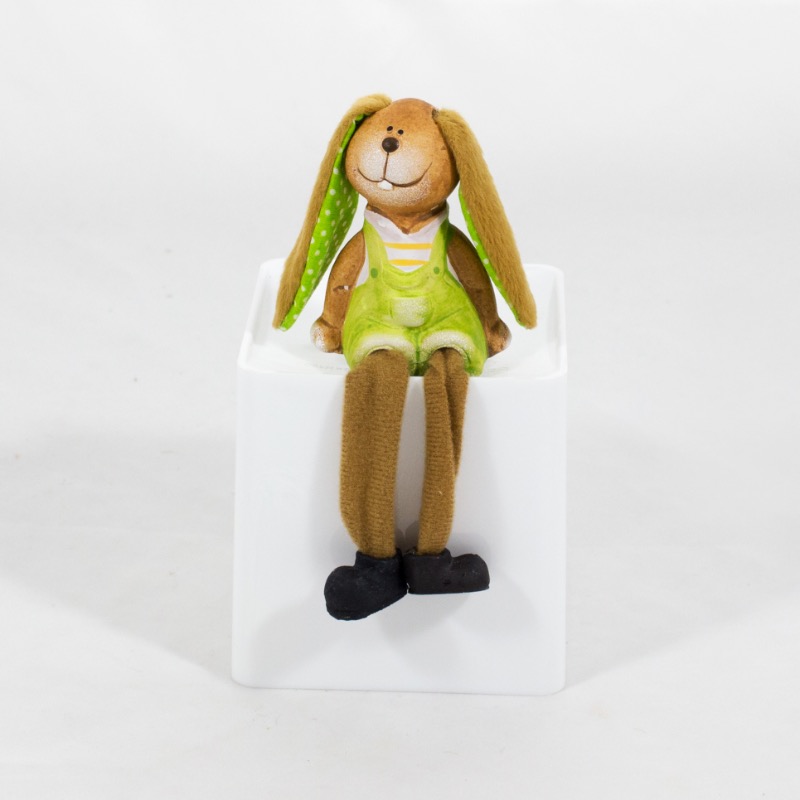 Coelho em ceramica com pernas e orelhas longa