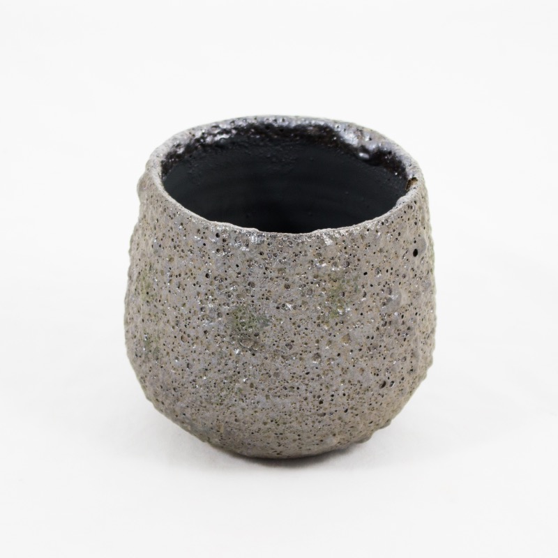 Vaso r&eacute;plica de basalto  - B