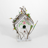 Casa de passarinhos em madeira