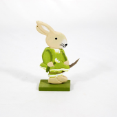 Coelho em madeira colorido a tons verdes