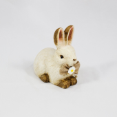 Coelho de cerâmica com laço de jute